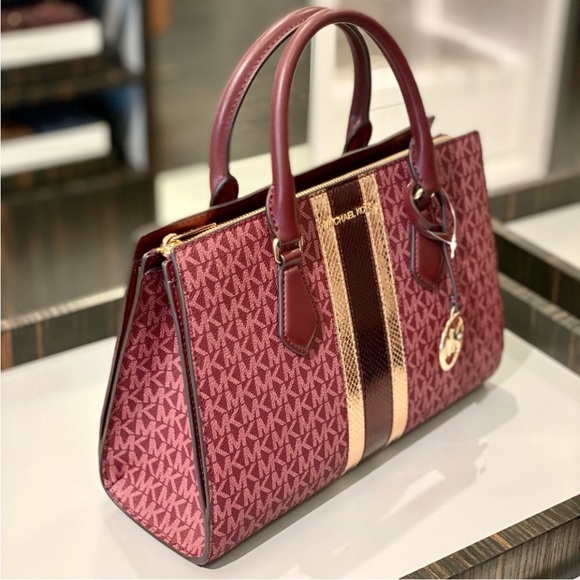 Michael Kors Sheila
Medium Signature Logo
Metallic Satchel
Crossbody - Picture 3 of 12